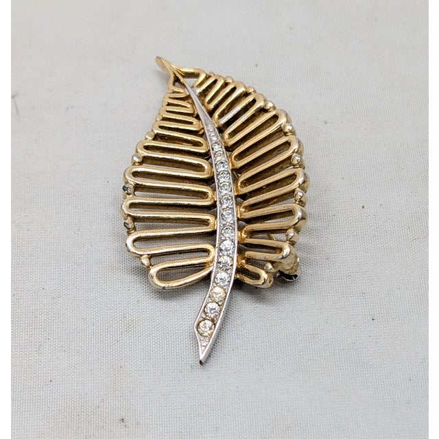 Boucher Vintage Signed Boucher Goltone & Clear Rhinestone Leaf Brooch For Sale - Image 4 of 11