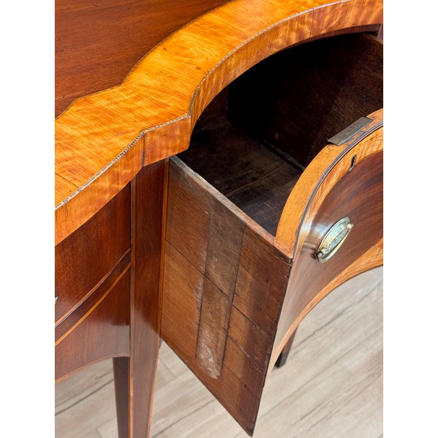 Wood Early 19th C. English Hepplewhite Mahogany and Satinwood Sideboard For Sale - Image 7 of 15