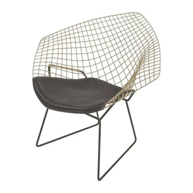 White Diamond Chair attributed to Harry Bertoia for Knoll, in Good conditions. Designed 1960 to 1969 This piece is...