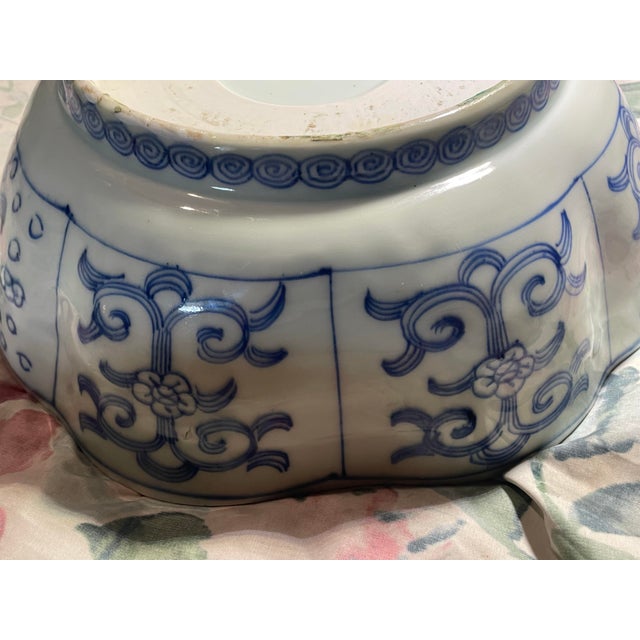 Edo Period Large Blue and White 11.5” Japanese Ko-Imari Blue and White Lobed Bowl For Sale In South Bend - Image 6 of 10
