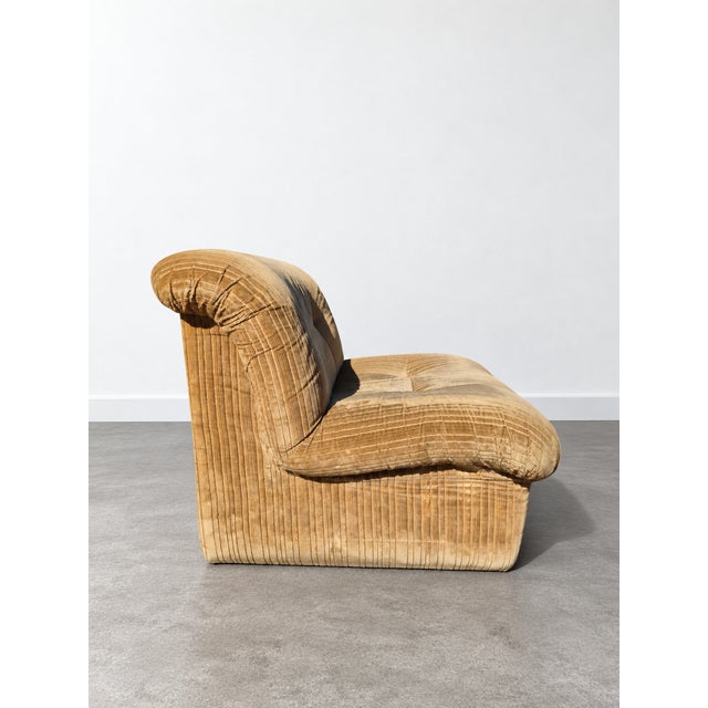 A modular lounge chair dating back to the 1970s, characterized by the unmistakable lines of the radical, spatial Italian...