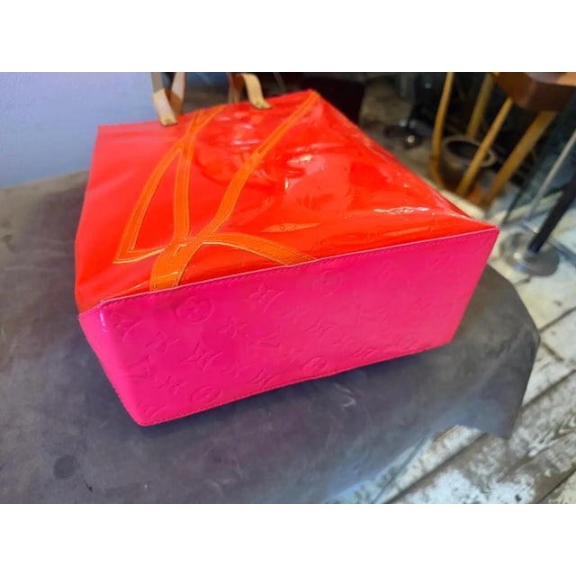 2002 Louis Vuitton Red Vernis Patent Leather Reade Tote Bag by Robert Wilson For Sale - Image 15 of 17