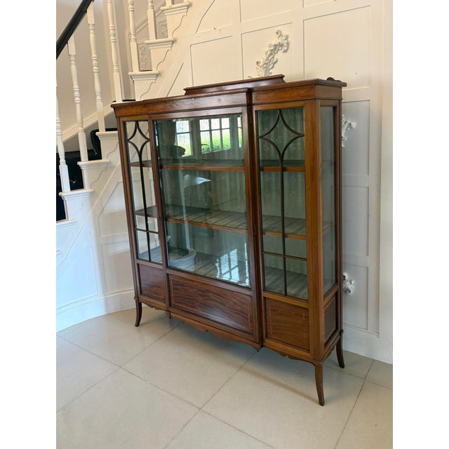 Superb quality antique Edwardian inlaid mahogany display cabinet having a superb quality mahogany top inlaid with...