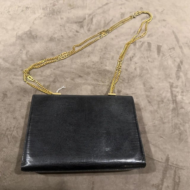 1950s High Quality Embossed Black Leather and Brass Italian Shoulder Bag For Sale - Image 11 of 12