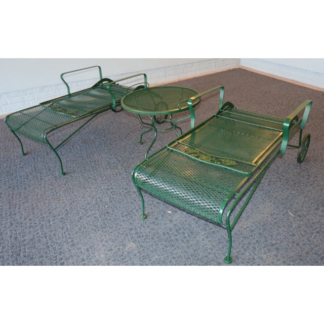 Mid 20th Century Russell Woodard Wrought Iron Chaise Loungers With Removable Service Table, Attributed For Sale - Image 10 of 14