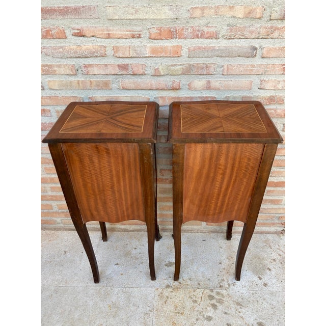 French Louis XV Tulipwood Veneer Bedside Tables or Nightstands, Set of 2 For Sale - Image 10 of 18