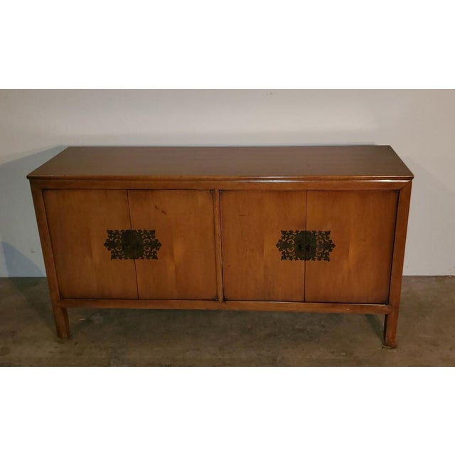 1960s 1960s Vintage Mid-Century Maple Buffet Credenza With Ornate Brass Key Knobs For Sale - Image 5 of 13