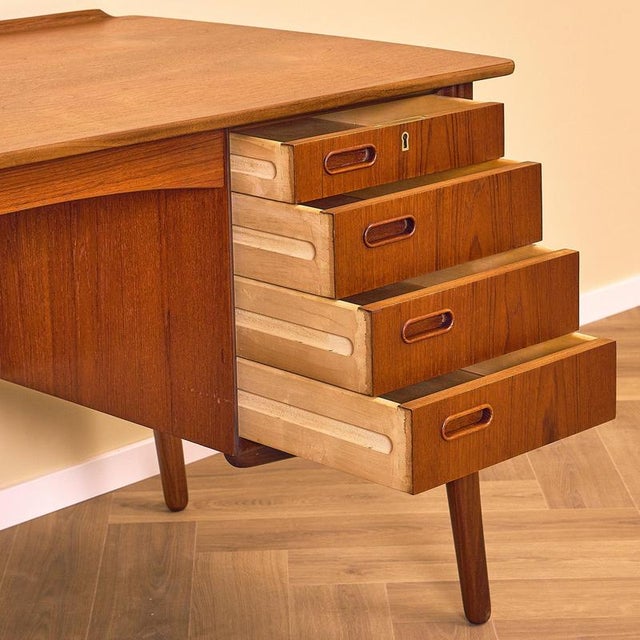 1960s Danish Writing Desk in Teak by Svend Åge Madsen for H.P. Hansen, 1960 For Sale - Image 5 of 13
