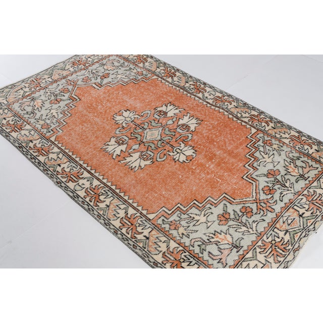Mid 20th Century Neutral Coastal Farmhouse Rug For Sale - Image 6 of 8