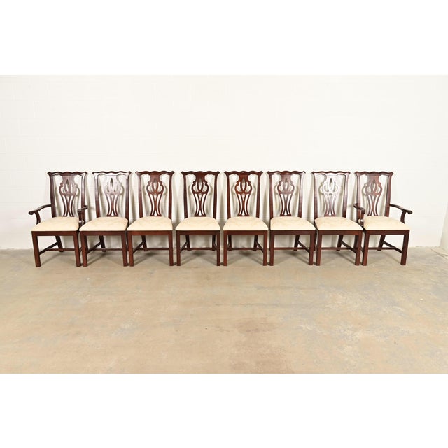 English Thomasville Georgian Carved Mahogany Dining Chairs, Set of Eight For Sale - Image 3 of 13