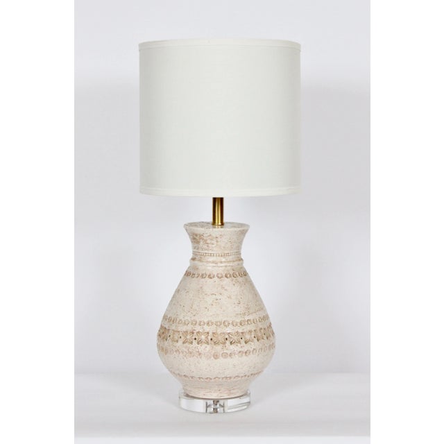 1950s Aldo Londi for Bitossi Off White Imprinted Glazed Ceramic Table Lamp For Sale - Image 12 of 12
