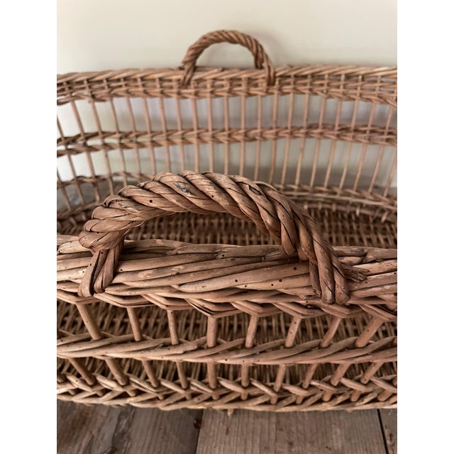 Large Antique Wicker Basket, 1890s, in Good conditions. Designed 1890 to 1919