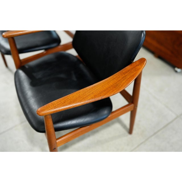 Bovirke 1950s Pair of Arne Vodder for Bovirke Bo-92 Armchairs – Danish Mid Century Modern Teak For Sale - Image 4 of 18