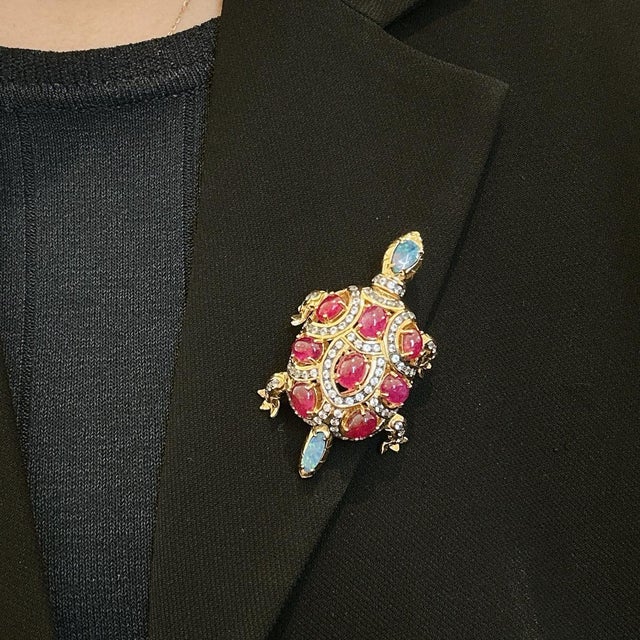Bochic "Orient" Vintage Retro Multi Ruby, Diamond & Opal Brooch Set 18K Gold For Sale - Image 14 of 17