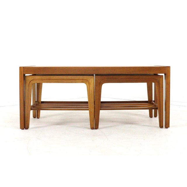 Beautiful set of 3 nesting tables / coffee table, by the brand Remploy. The quality of the material and the craftsmanship...