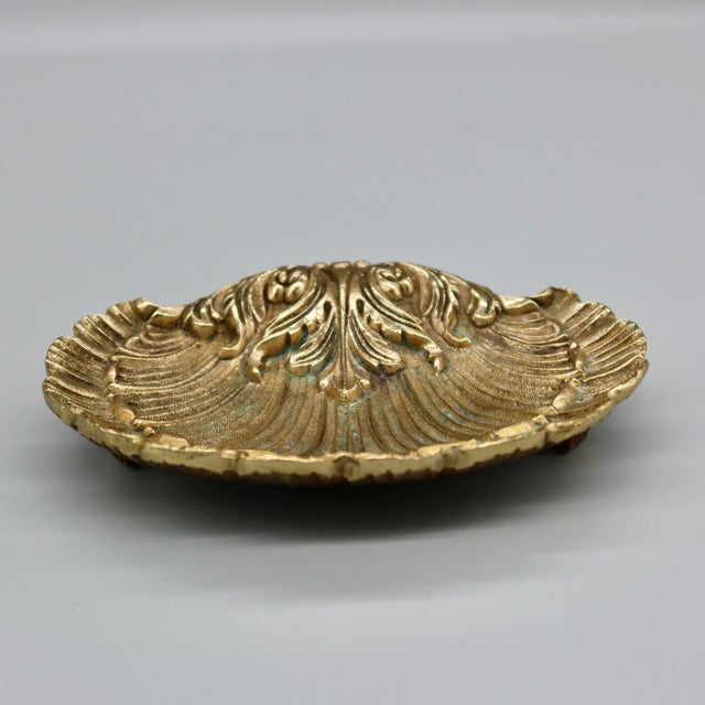 Metal Vintage Brass Scallop Shell Trinket Dish — Footed Rococo Acanthus Catchall, Vide-Poche For Sale - Image 7 of 9