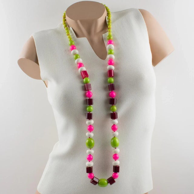 This is part of Chairish’s Costume Jewelry assortment. Playful extra-long Bakelite and Lucite beaded necklace. Assorted...