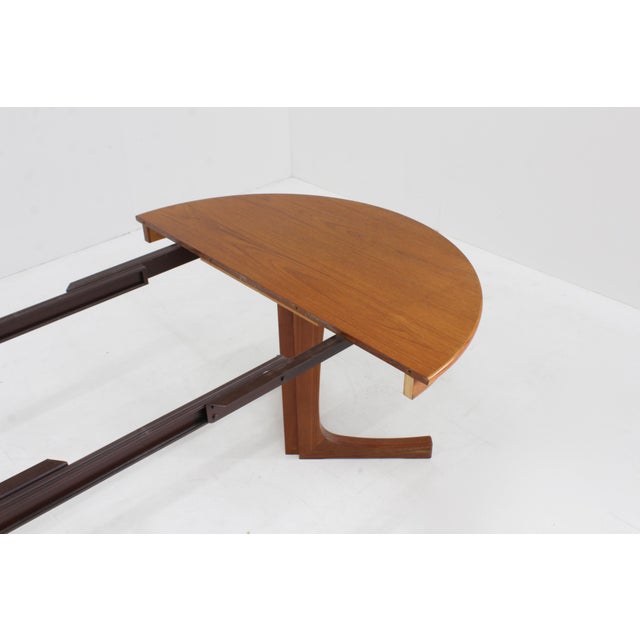 1960s Vintage Danish Round Extendable Dining Table, 1960s For Sale - Image 5 of 9