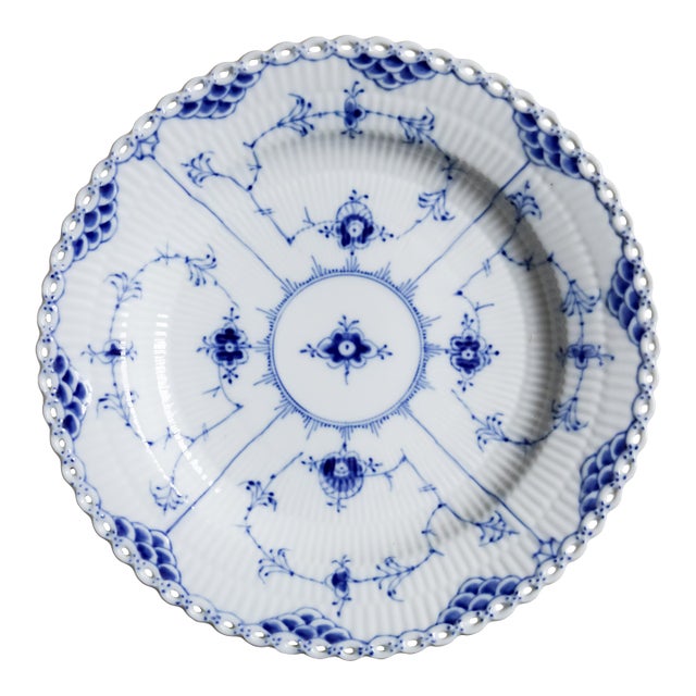 1920s Royal Copenhagen Blue Fluted Full Lace Dinner Plate No 1084 For Sale