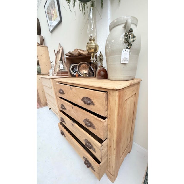 Mid 19th Century Scrubbed Pine Chest of Drawers For Sale - Image 10 of 13