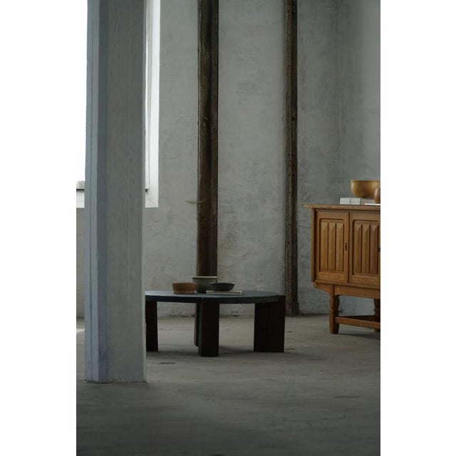 Black Brutalist French Round Coffee Table in Oak and Slate, 1970s For Sale - Image 8 of 17
