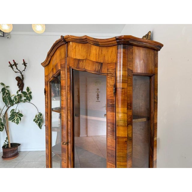 1980s Baroque Display Cabinet in Walnut, 1980s For Sale - Image 5 of 12