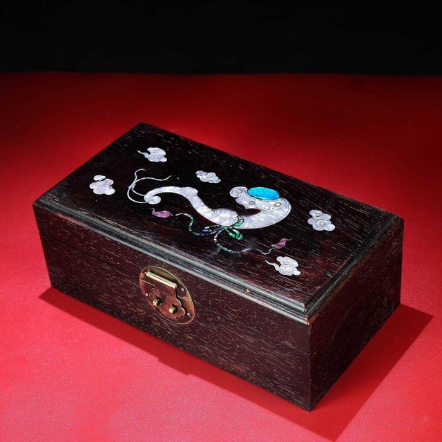 1980s Vintage Chinese Rosewood Jewelry Box With Mother of Pearl Inlay & Ruyi Motif For Sale - Image 5 of 9