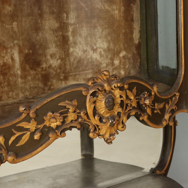 Wood Barocchetto Style Showcase in Carved and Lacquered Wood For Sale - Image 7 of 12