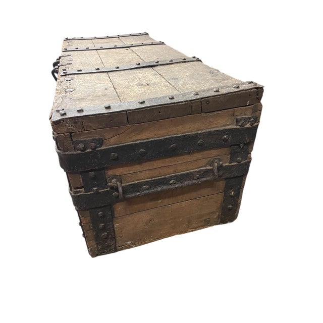 French or Flemish Oak Strongbox with Wrought Iron Cladding and Double Lock Function, 1550s For Sale - Image 4 of 9