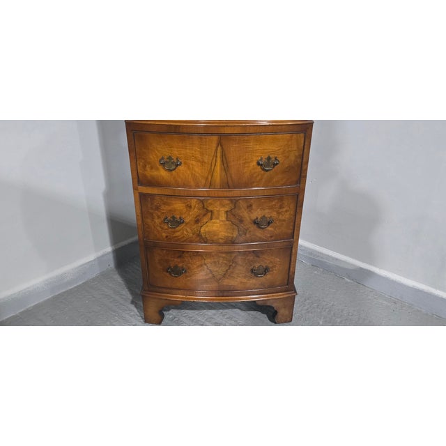 Small Queen Anne Burr Walnut Chest on Chest of Drawers, 1920 For Sale - Image 6 of 10