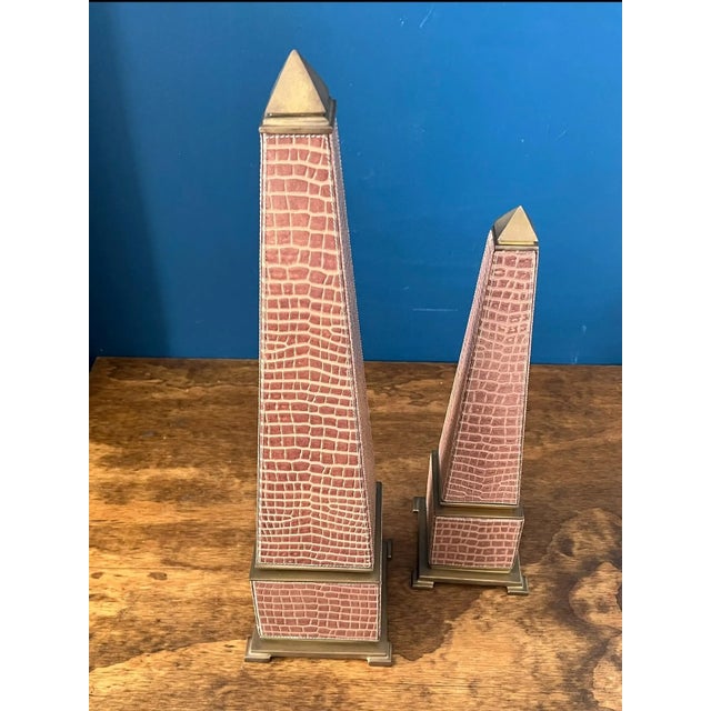 Brown Vintage Faux Croc Obelisk Set | Light Brown Brass Decor For Sale - Image 8 of 16