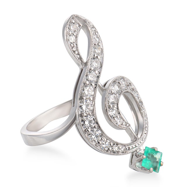 Vintage Emerald Diamond 18k White Gold Treble Clef Ring, Size 4.75 For Sale - Image 4 of 6