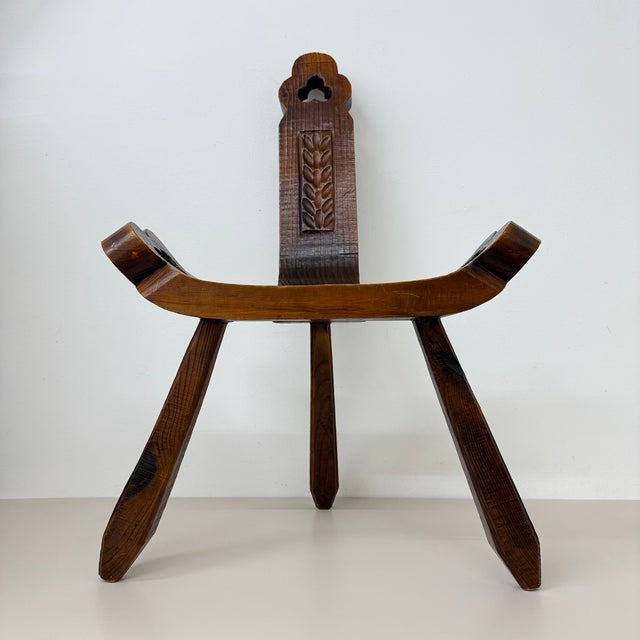 Spanish Brutalist Hand Carved Oak Tripod Chair, 1970s, in Good conditions. Designed 1970 to 1979