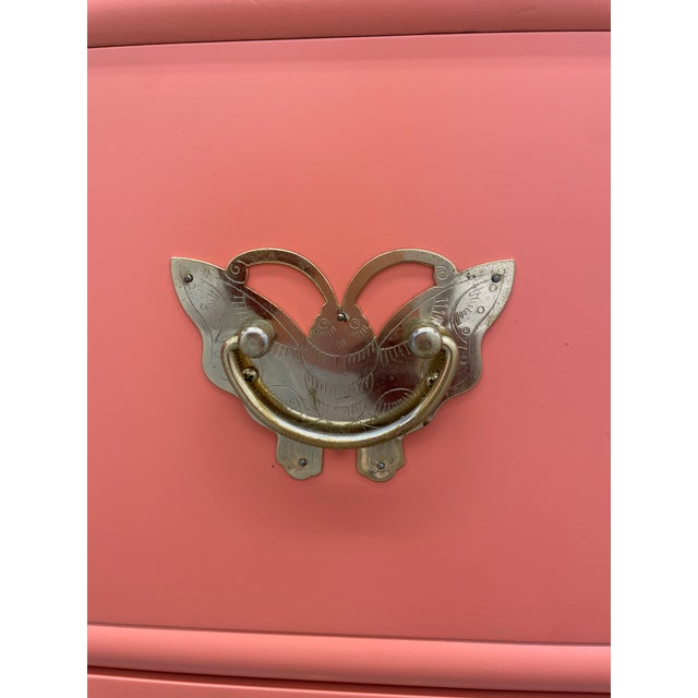 1960s Hollywood Regency Asian-Inspired Dresser in Tucson Coral Lacquer With Brass Hardware – 72” Credenza For Sale - Image 9 of 10