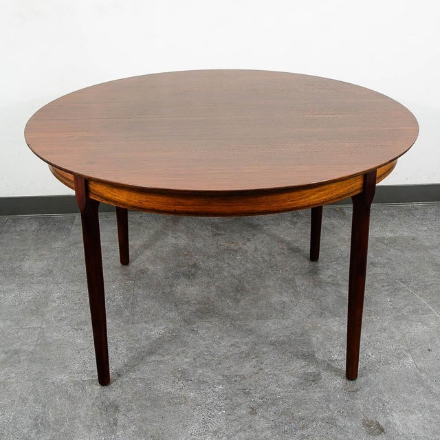 1960s Mid Century Danish Modern Dining Table Brazilian Rosewood Round Vintage MCM For Sale - Image 5 of 10