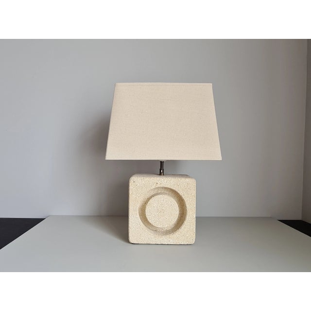 Sculpture Table Lamp in White Stone in the style of Albert Tormos, France, 1960s For Sale - Image 6 of 11