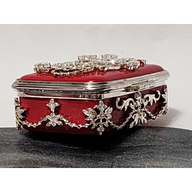 English Rare Halcyon Days Swarovski Crystal Trinket Pill Box Vintage Handcrafted Gilbert Collection Enamel For Sale - Image 3 of 10