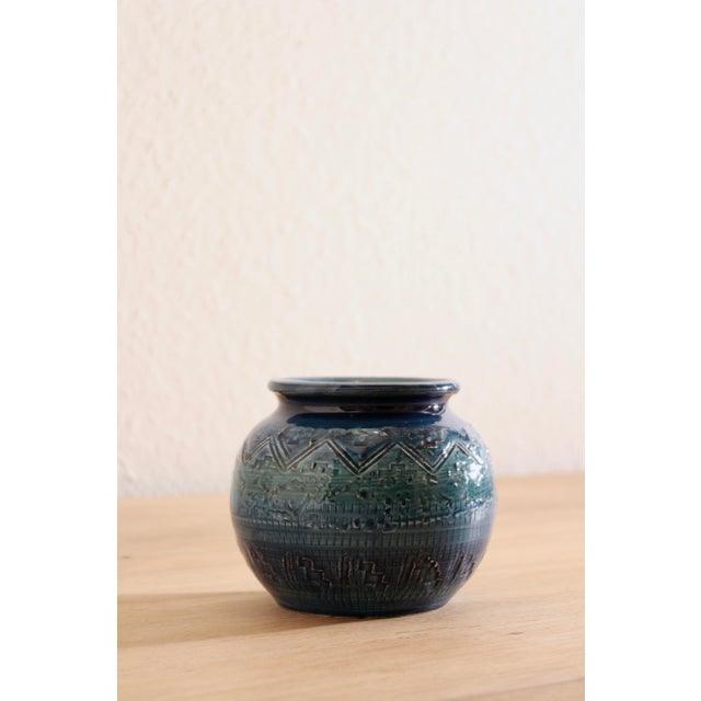 Blue Rimini Blue Ceramic Vase attributed to Aldo Londi for Bitossi, Italy, 1960s For Sale - Image 8 of 9