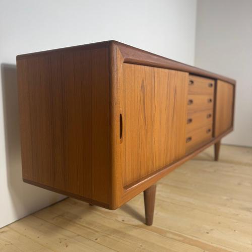 Brown Vintage Danish Teak Sideboard from H.P. Hansen For Sale - Image 8 of 11