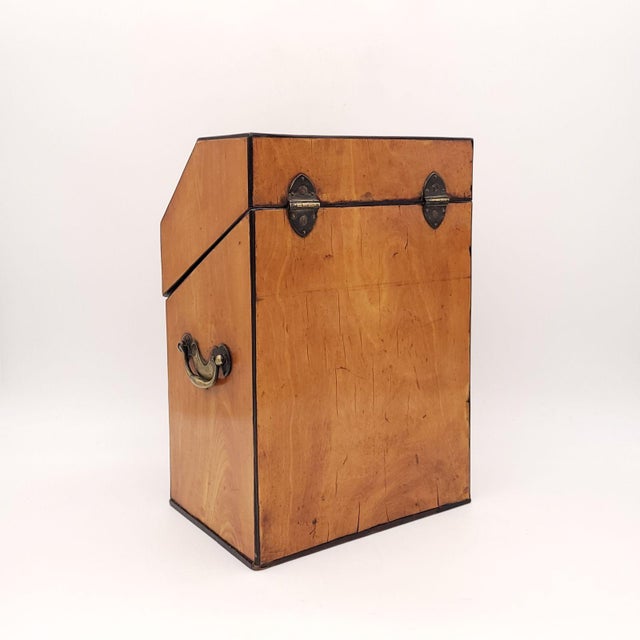 Inlaid Satinwood Cutlery Box, England Circa 1820 For Sale In San Francisco - Image 6 of 12