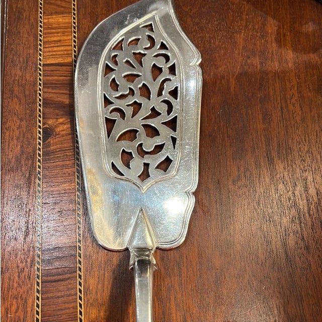 Late 20th Century English Silver Plate Fish Server For Sale - Image 4 of 5
