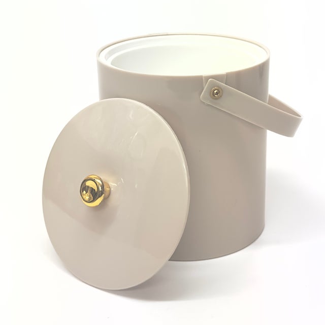 Classic Pristine Mushroom-Colored Acrylic Ice Bucket by Irvinware For Sale In Miami - Image 6 of 7