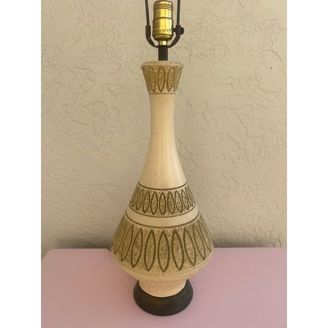 Vintage Table Lamp nice Mid Century look for your mid century decor. Has an interesting atomic look to it