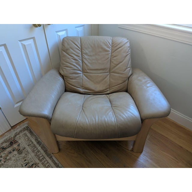 Beautiful Stressless Buckingham Lowback Recliner chair by the famed Danish furniture maker Ekornes. Has some wear to the...