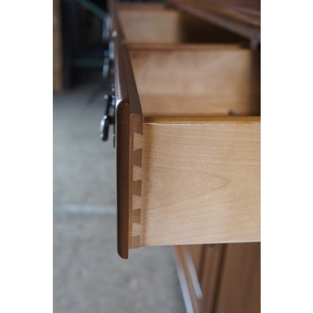 Late 20th Century Ethan Allen Heirloom Colonial Early American Nutmeg Maple Drybar Cabinet Hutch For Sale - Image 9 of 13