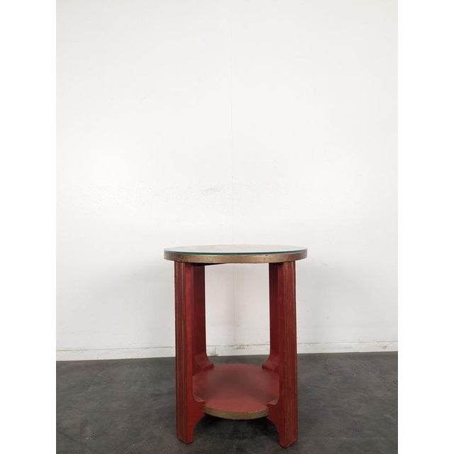 Art Deco Red Lacquered Side Table with Glass Top, 1930s, in Very Good conditions. Designed 1920 to 1949