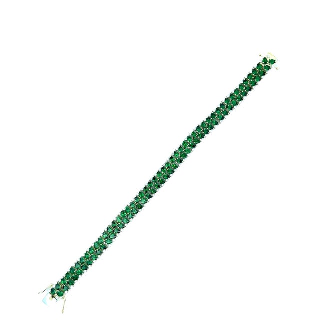 Contemporary Tsavorite Diamond 14k Yellow Gold Leaf Motif Flexible Tennis Bracelet For Sale - Image 3 of 4