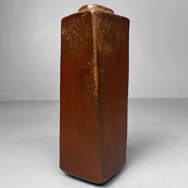 Organic Japanese Bizen Ikebana Vase, 1970s For Sale - Image 10 of 16