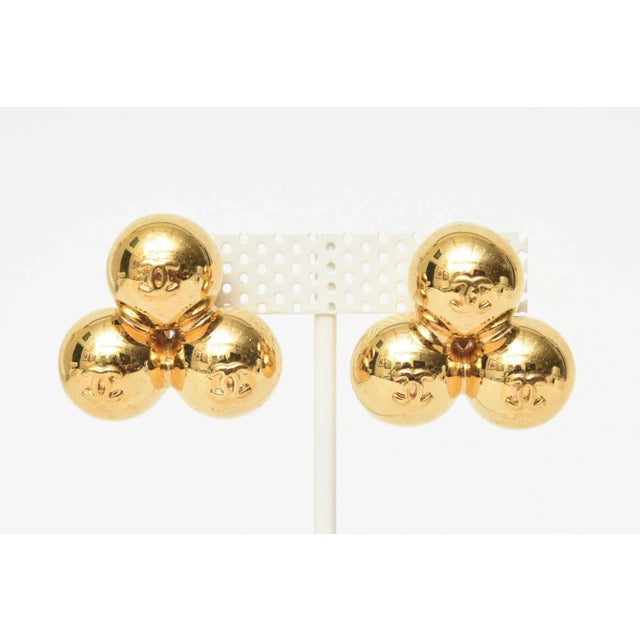 Modern Chanel Gold Plated 3 Logo CC Cluster Ball Sphere Clip on Earrings , 1990's For Sale - Image 3 of 11