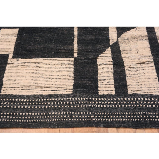 Large Modern Geometric Hollywood Regency Style Rug For Sale In New York - Image 6 of 8